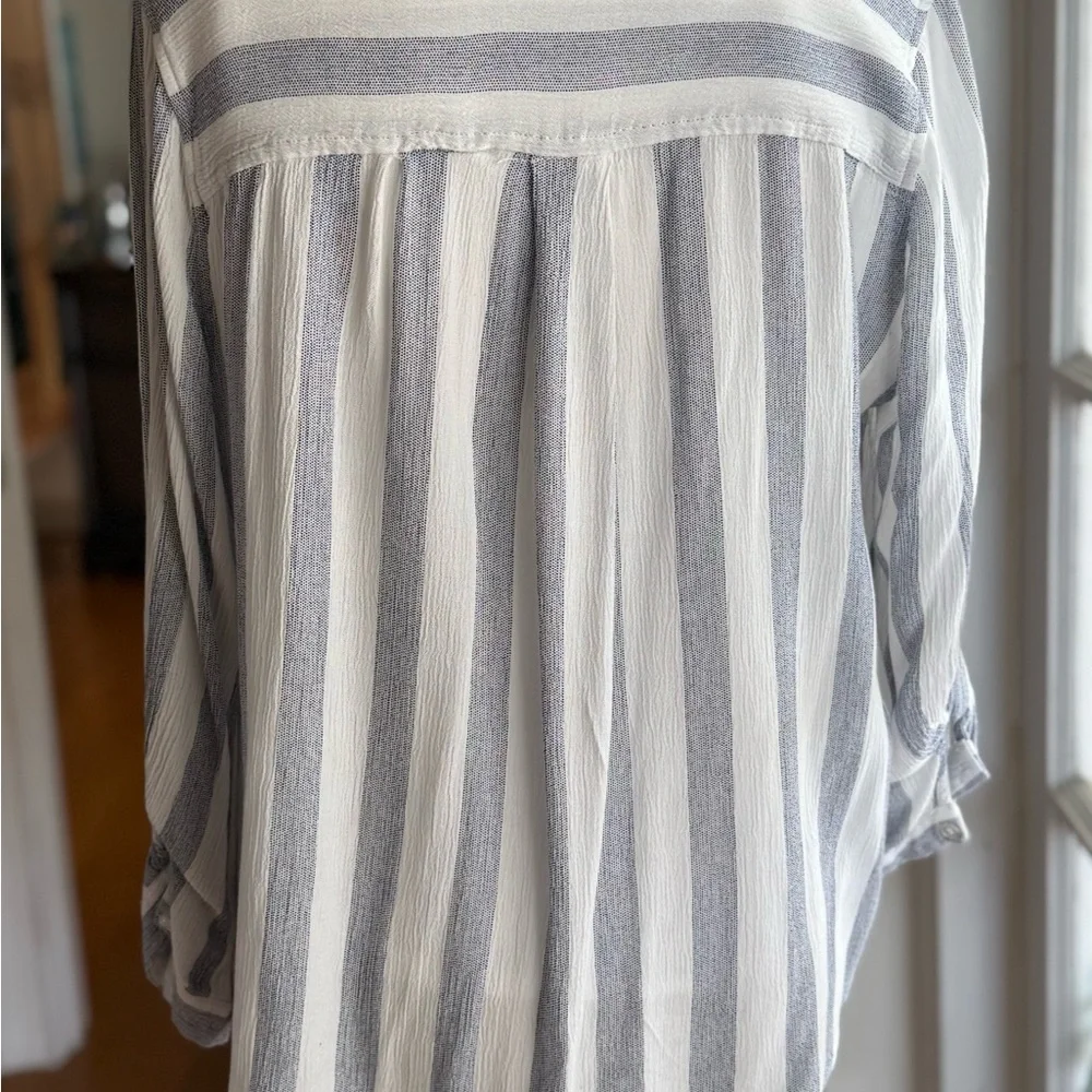 Market & Spruce Striped Button Down Shirt Medium Coastal Lightweight in Medium - Picture 3 of 6